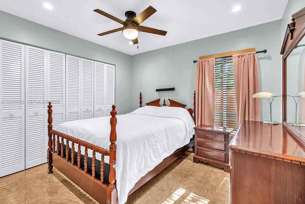 42 Birch Dr Cooper City, FL 33026