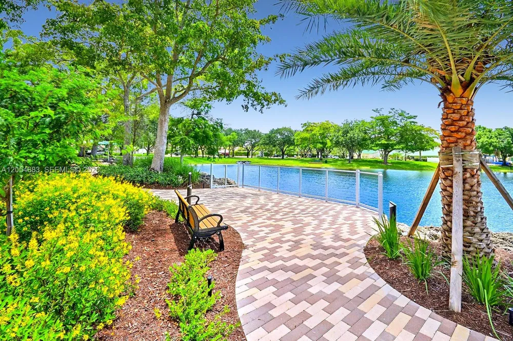 42 Birch Dr Cooper City, FL 33026