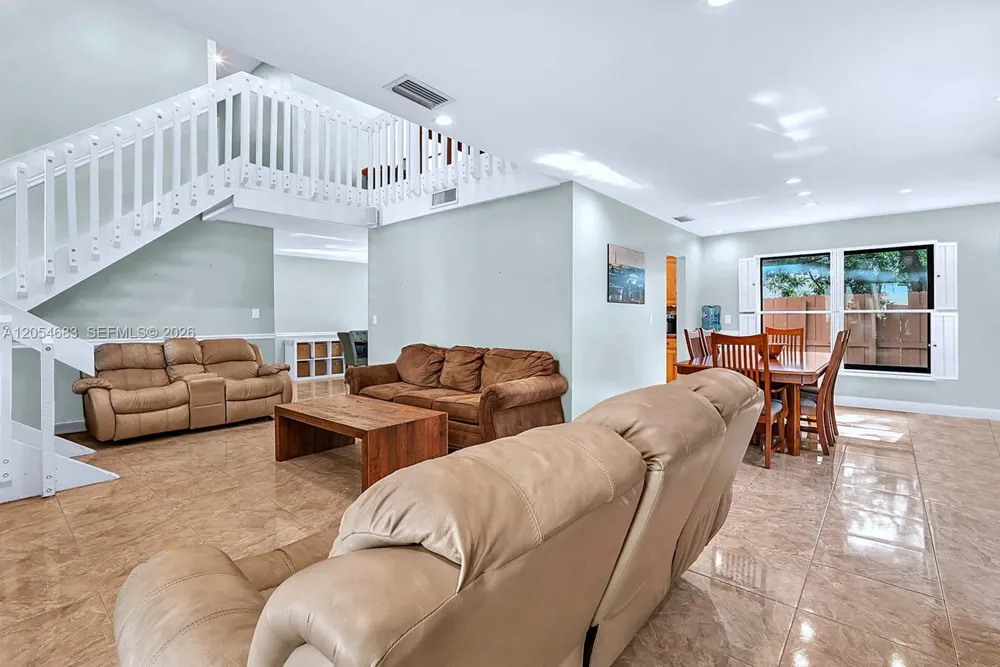 42 Birch Dr Cooper City, FL 33026