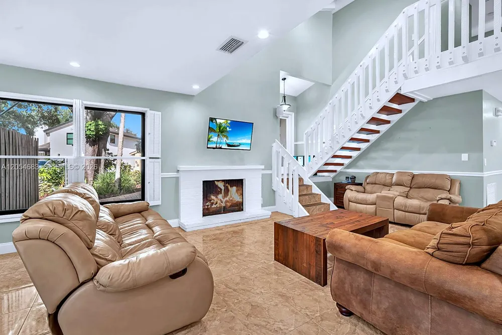 42 Birch Dr Cooper City, FL 33026