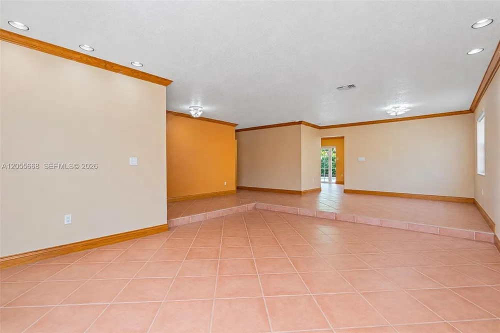 13390 SW 1st St Miami, FL 33184