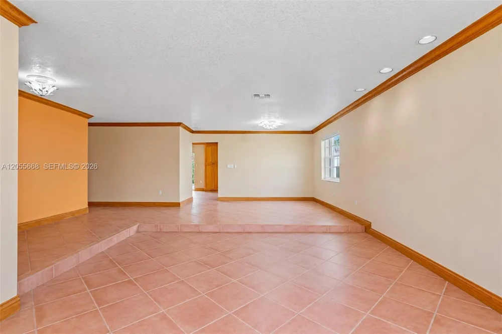 13390 SW 1st St Miami, FL 33184