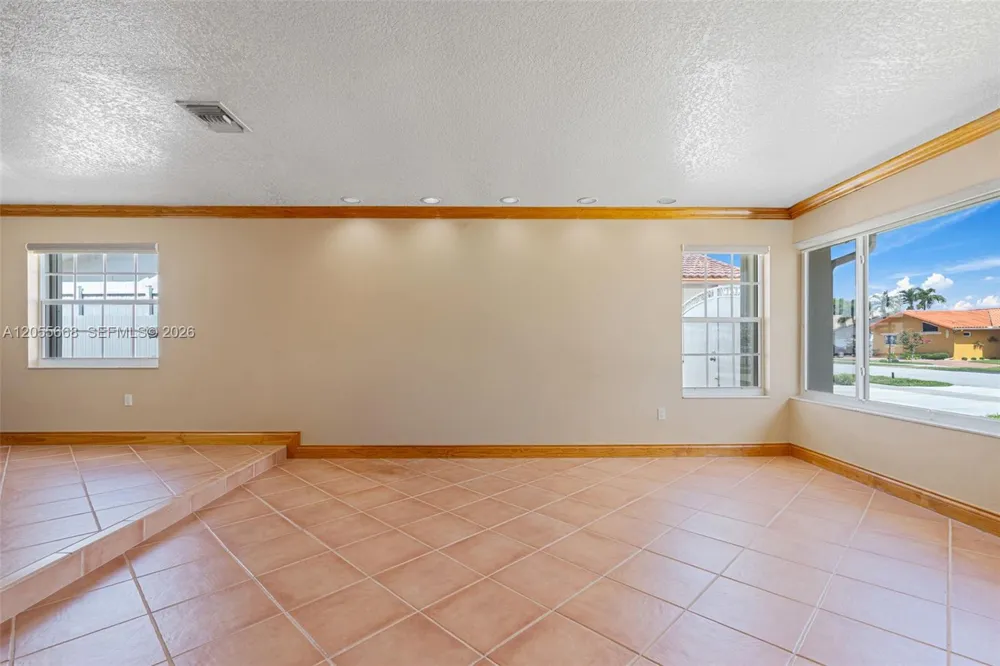 13390 SW 1st St Miami, FL 33184