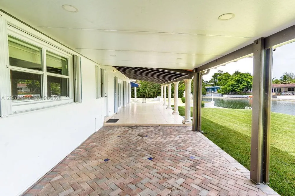 5711 SW 64th Ave South Miami, FL 33143