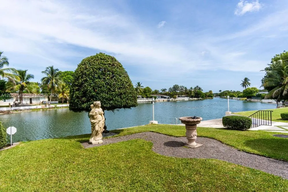 5711 SW 64th Ave South Miami, FL 33143