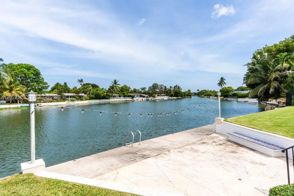 5711 SW 64th Ave South Miami, FL 33143