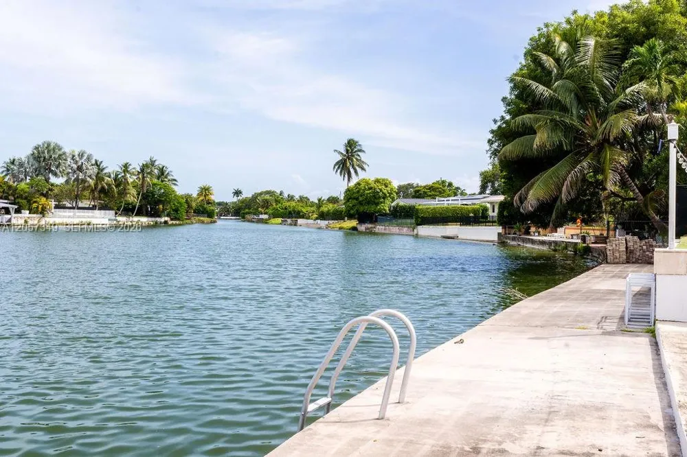 5711 SW 64th Ave South Miami, FL 33143
