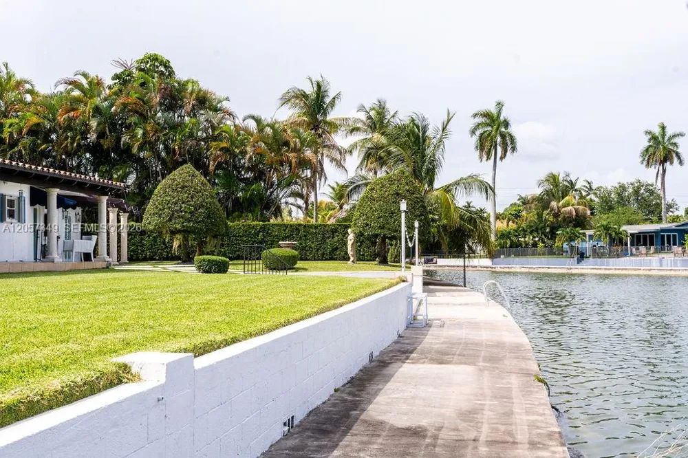 5711 SW 64th Ave South Miami, FL 33143