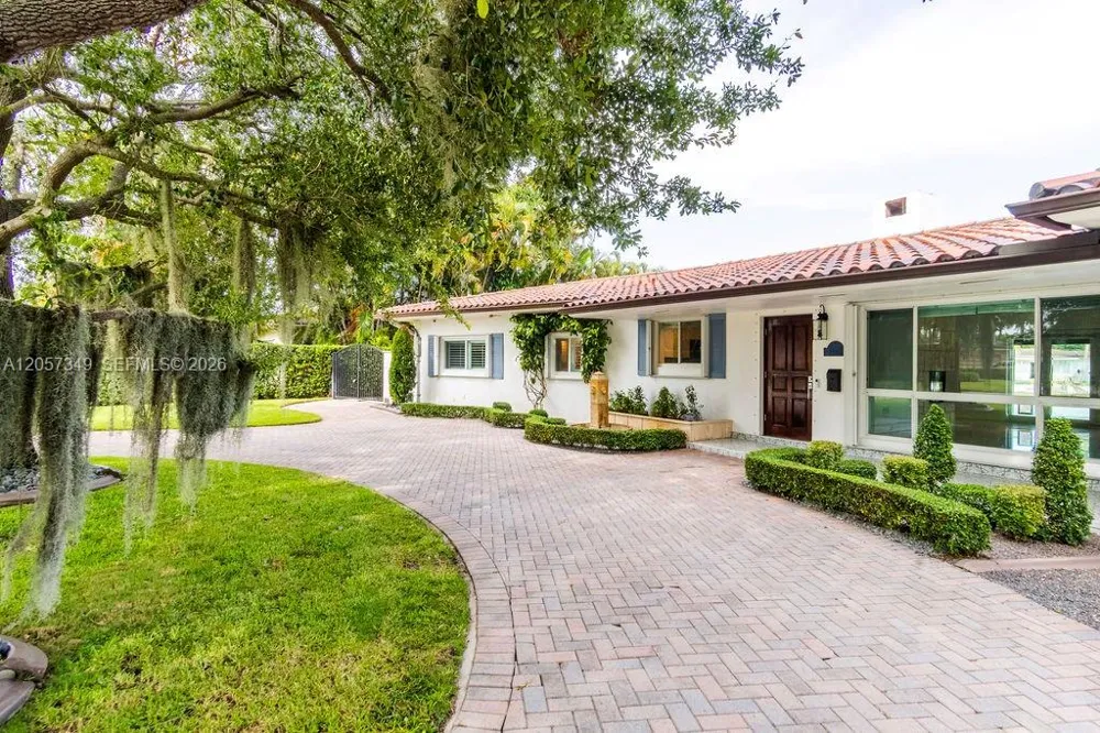 5711 SW 64th Ave South Miami, FL 33143