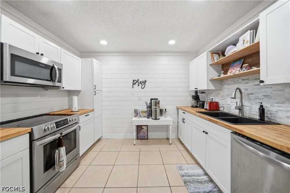 Foxlake Drive North Fort Myers, FL 33917