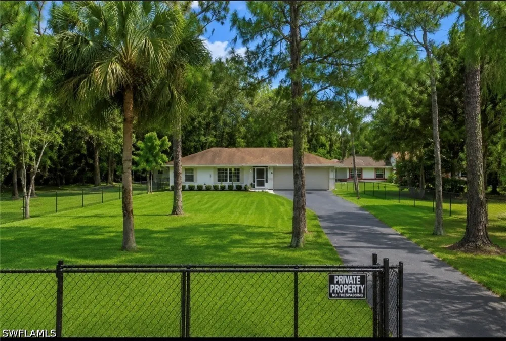 White Boulevard Naples, FL 34117