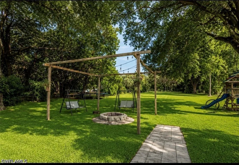 White Boulevard Naples, FL 34117