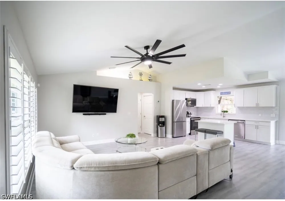 White Boulevard Naples, FL 34117