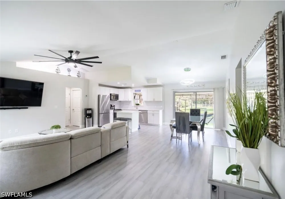 White Boulevard Naples, FL 34117
