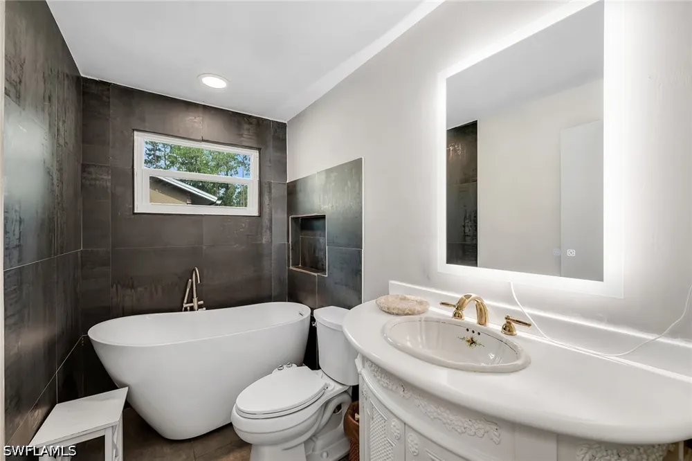 6th Avenue SE Naples, FL 34117