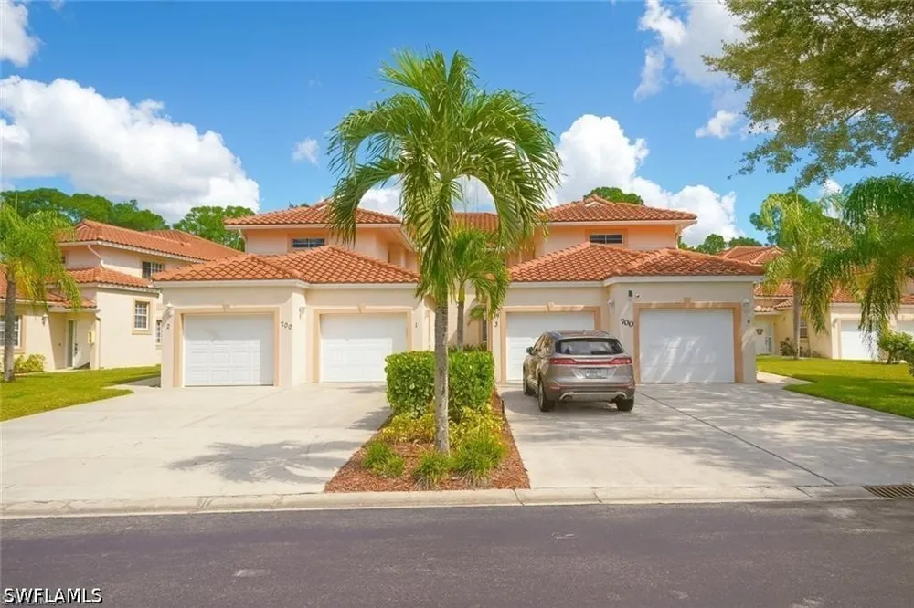 Luisa Lane #2 Naples, FL 34104
