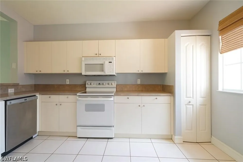 Luisa Lane #2 Naples, FL 34104