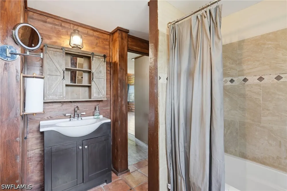 24th Avenue SE Naples, FL 34117