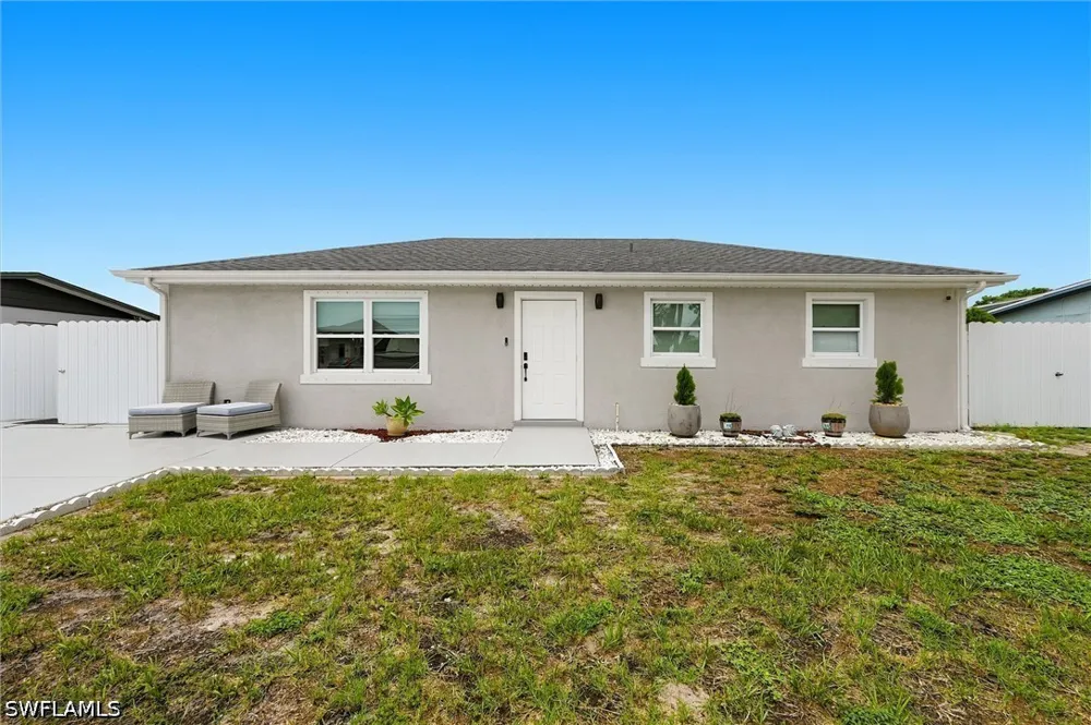 Glenway Court Fort Myers, FL 33916