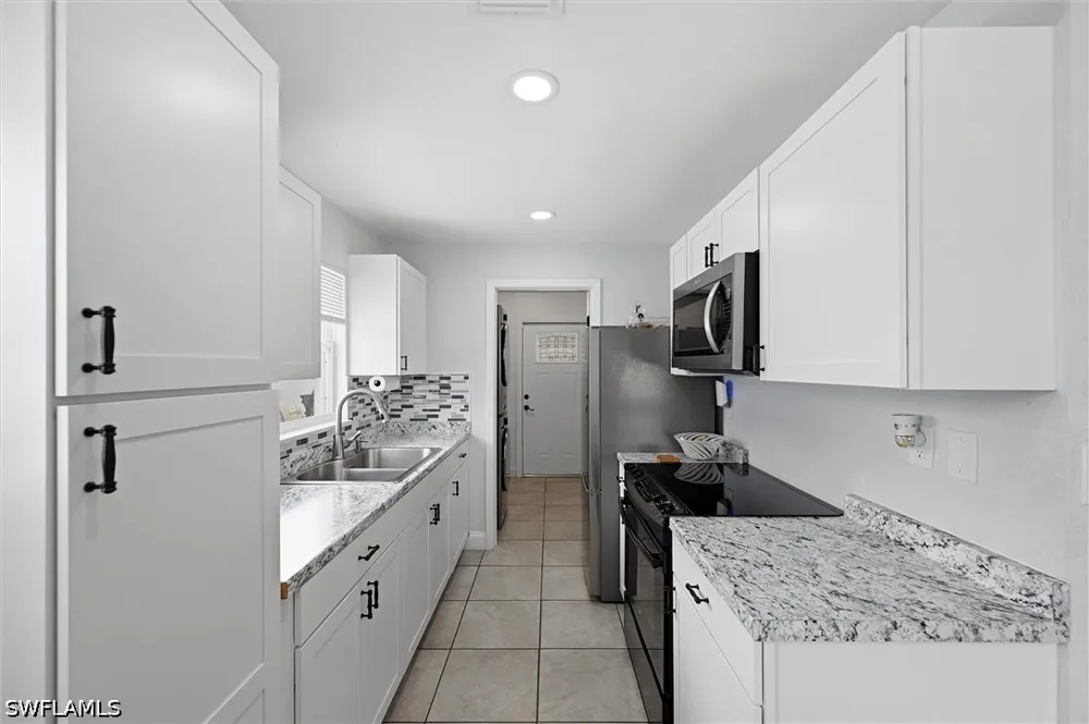 Glenway Court Fort Myers, FL 33916