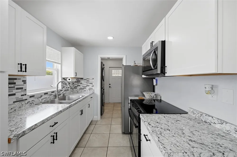 Glenway Court Fort Myers, FL 33916