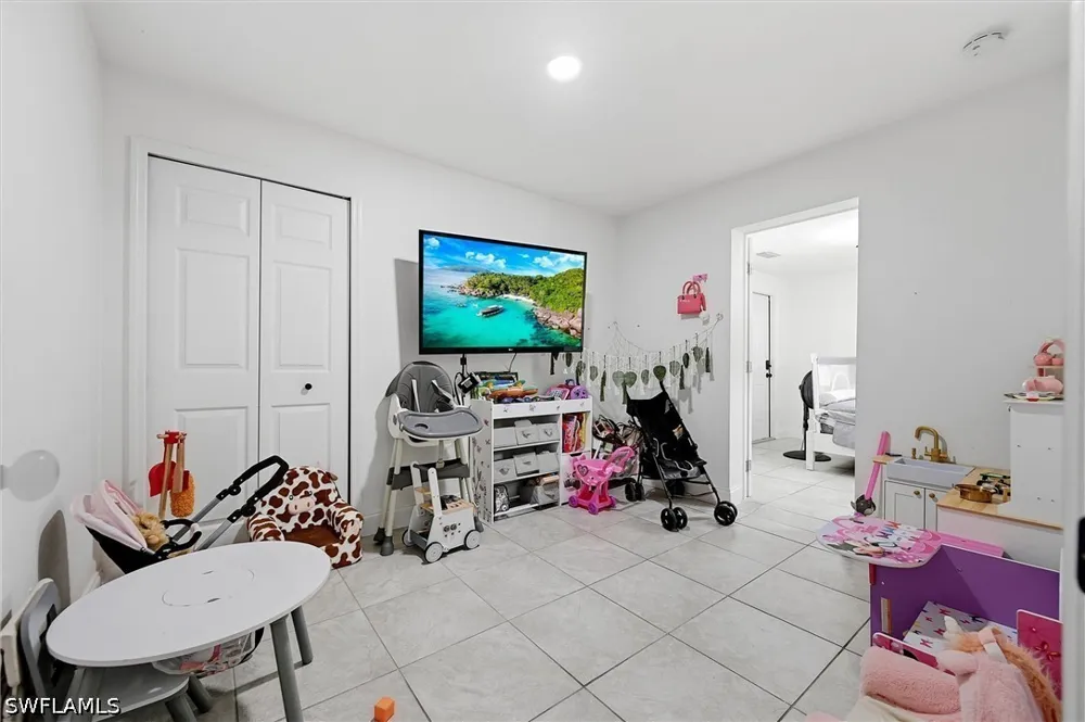 Glenway Court Fort Myers, FL 33916
