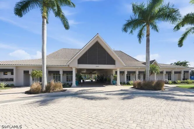 Glastonbury Circle #202 Fort Myers, FL 33913