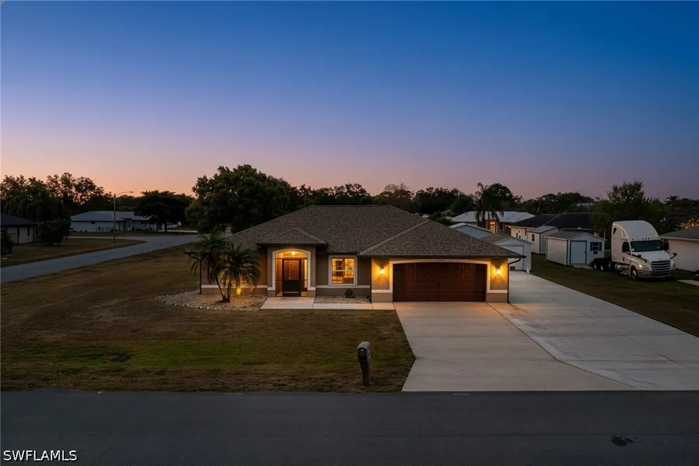 Candlewick Circle E Lehigh Acres, FL 33936