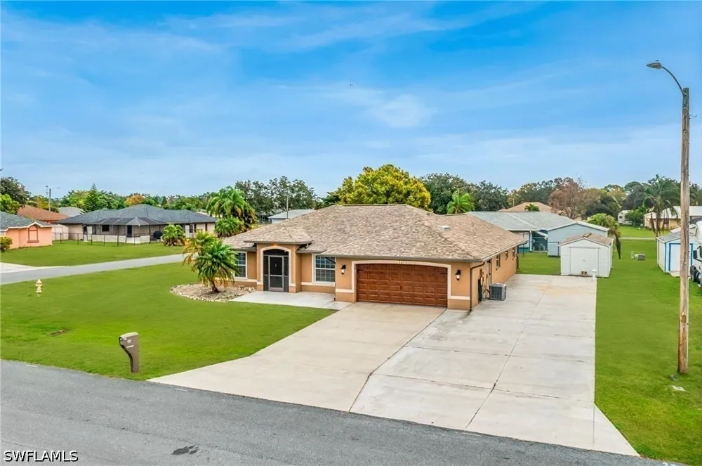Candlewick Circle E Lehigh Acres, FL 33936