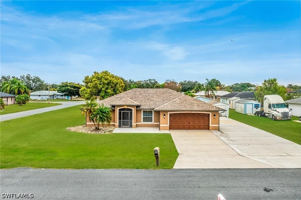 Candlewick Circle E Lehigh Acres, FL 33936