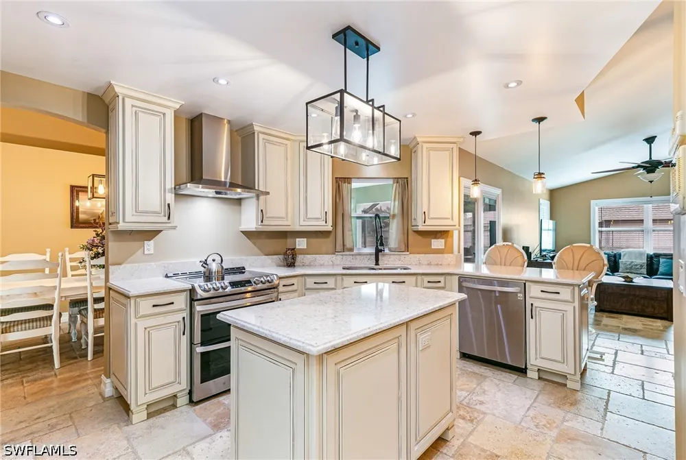 Candlewick Circle E Lehigh Acres, FL 33936