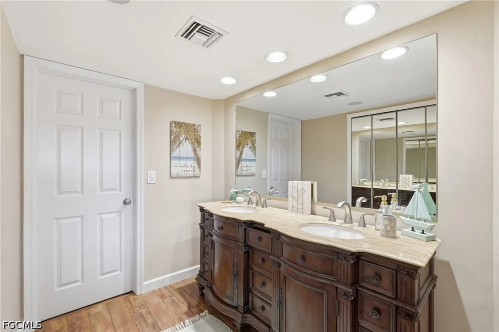 SE 20th Place #105 Cape Coral, FL 33904