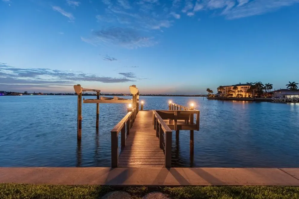 306 BUTTONWOOD LANE Largo, FL 33770