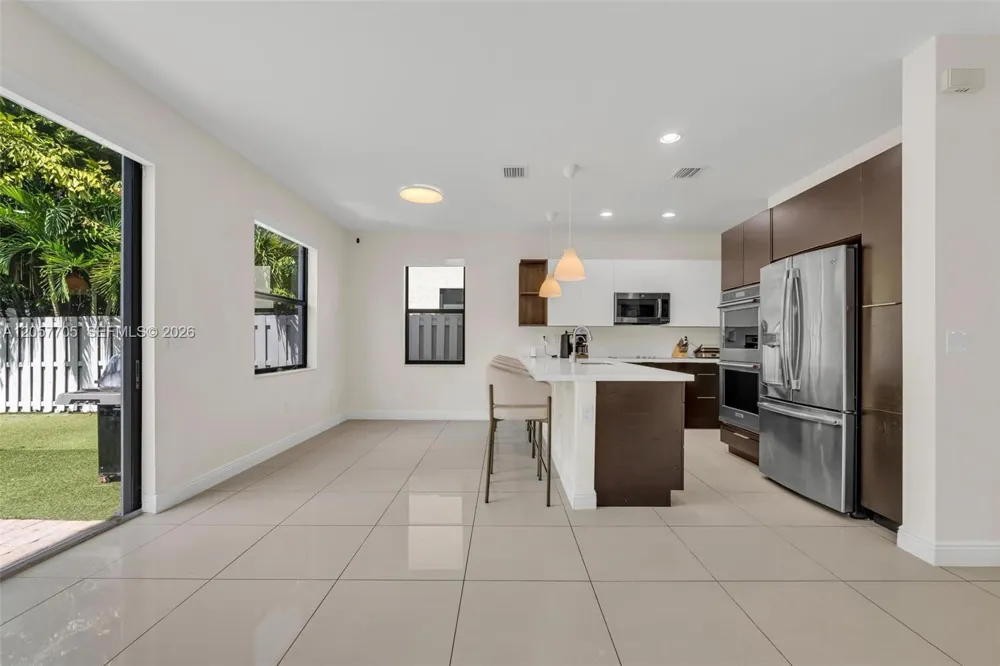 10204 NW 86th St Doral, FL 33178