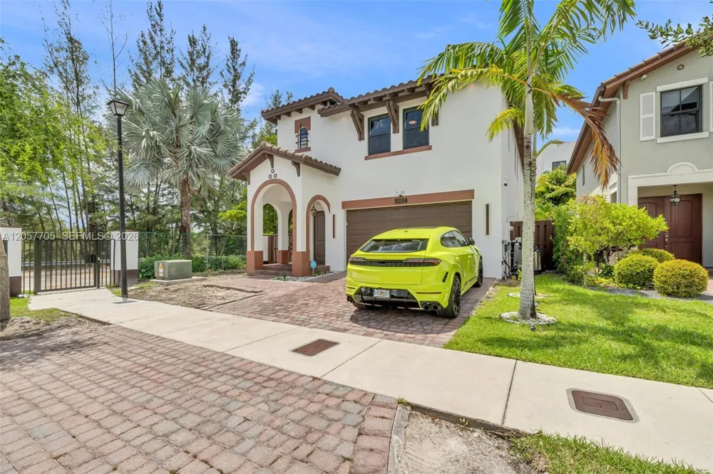 10204 NW 86th St Doral, FL 33178