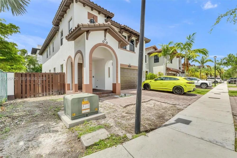 10204 NW 86th St Doral, FL 33178