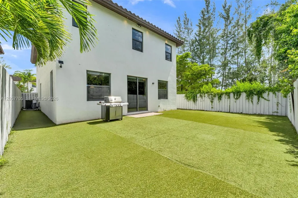 10204 NW 86th St Doral, FL 33178