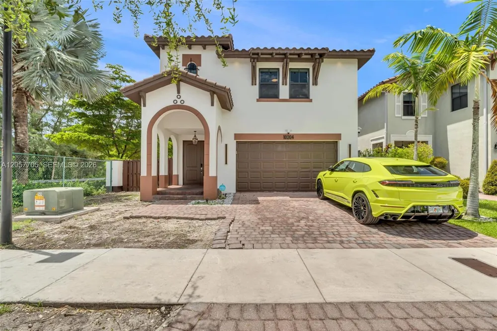 10204 NW 86th St Doral, FL 33178