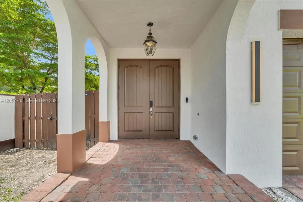 10204 NW 86th St Doral, FL 33178
