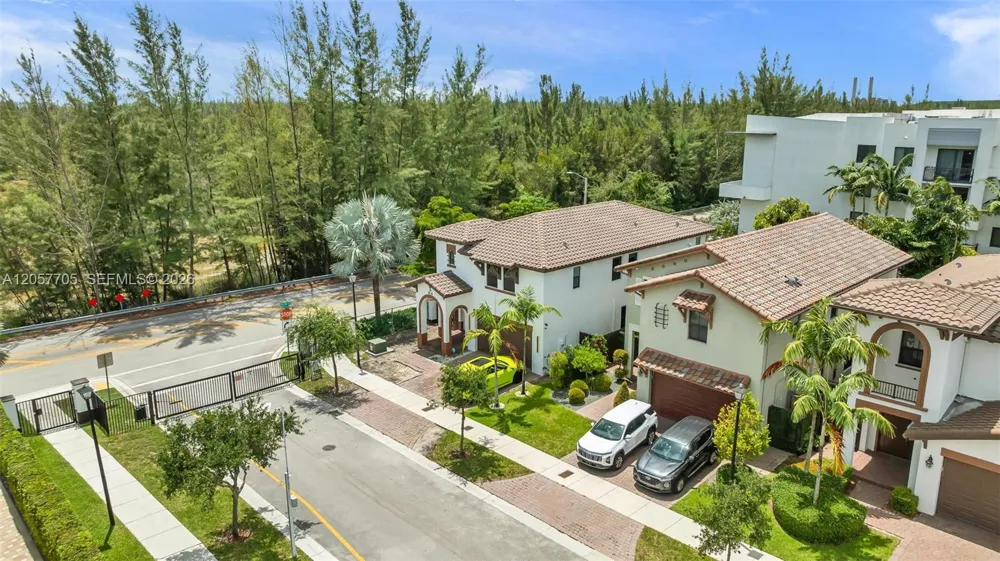 10204 NW 86th St Doral, FL 33178