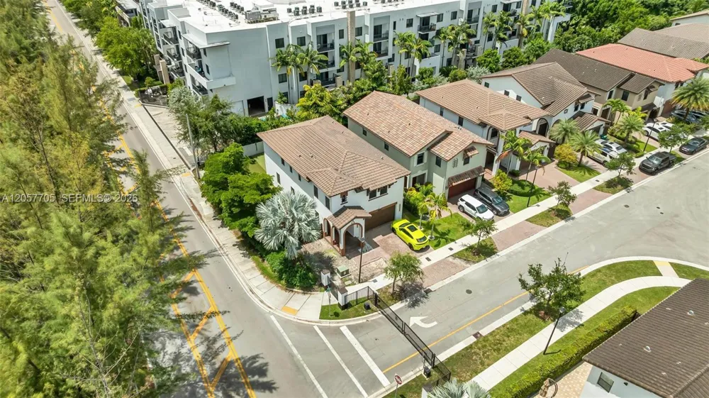 10204 NW 86th St Doral, FL 33178
