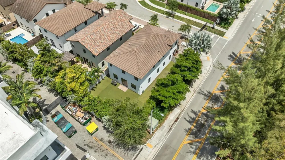 10204 NW 86th St Doral, FL 33178