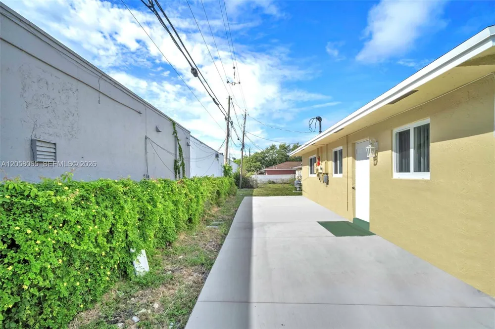 357 Phippen Waiters Rd #1-2 Dania Beach, FL 33004
