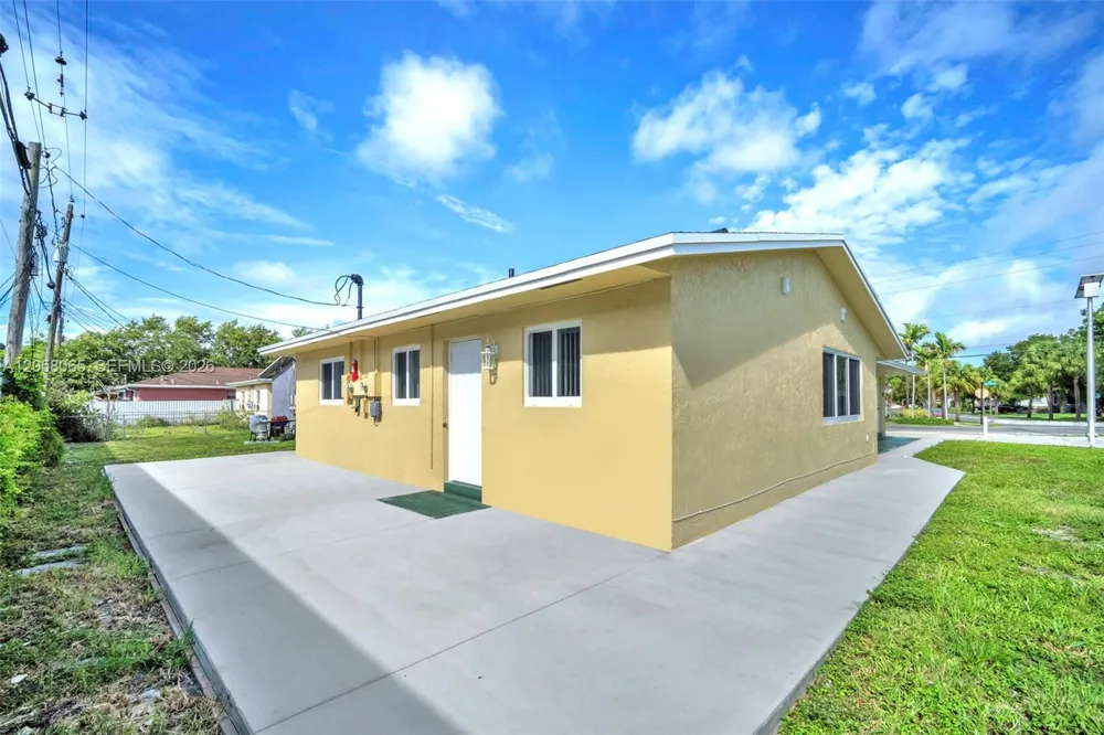 357 Phippen Waiters Rd #1-2 Dania Beach, FL 33004