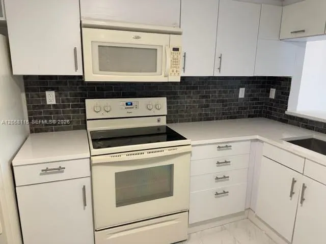 8933 SW 123rd Ct #207-5 Miami, FL 33186