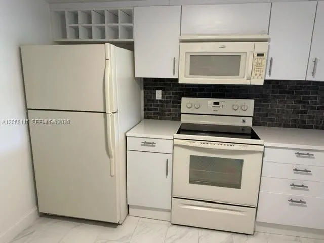 8933 SW 123rd Ct #207-5 Miami, FL 33186