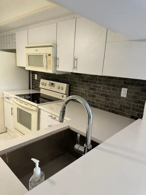 8933 SW 123rd Ct #207-5 Miami, FL 33186