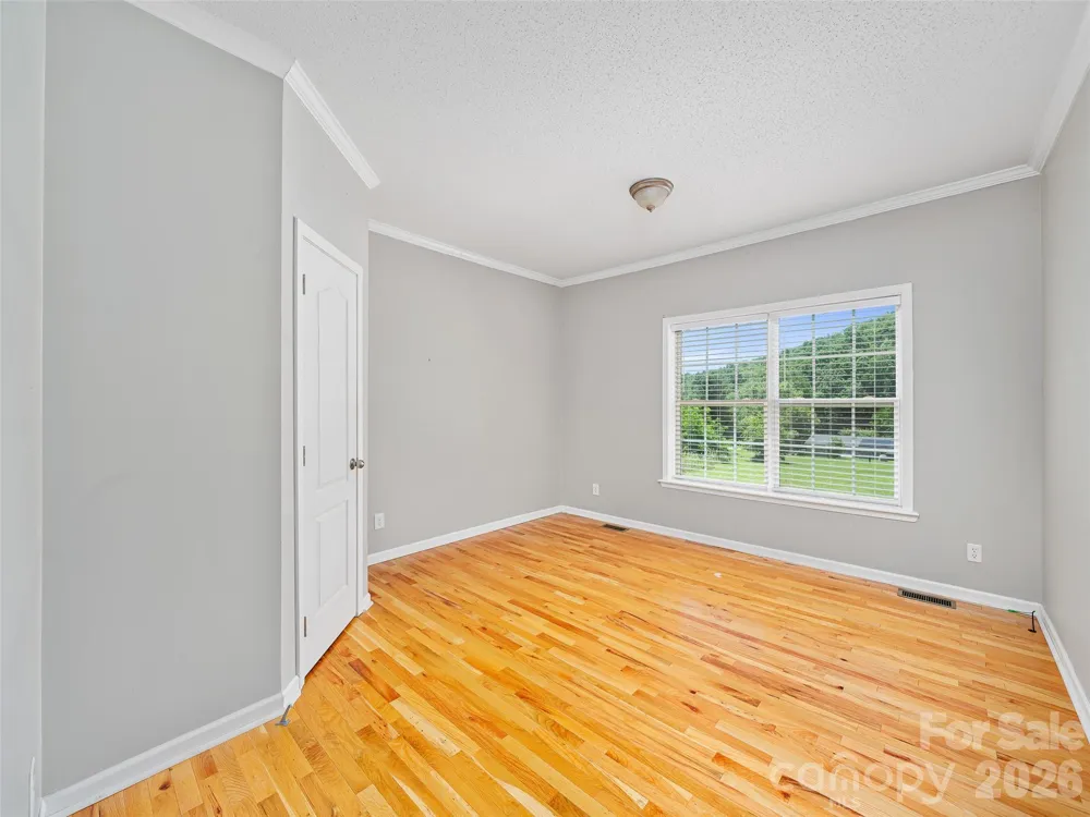 1470 Bear Creek Road Bakersville, NC 28705