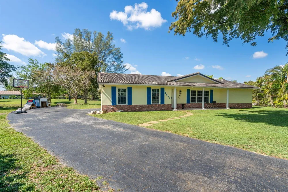 3671 NW 98TH TERRACE Coral Springs, FL 33065