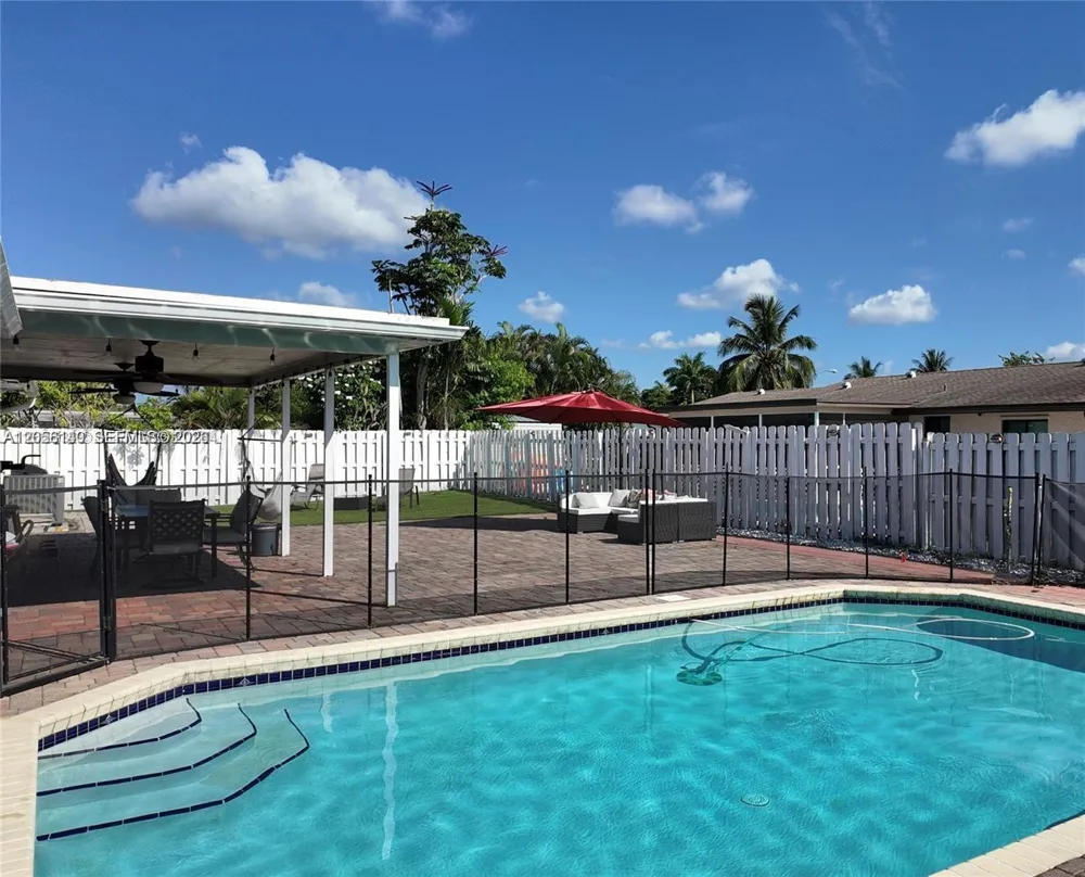 4081 Lake Dr Coconut Creek, FL 33066